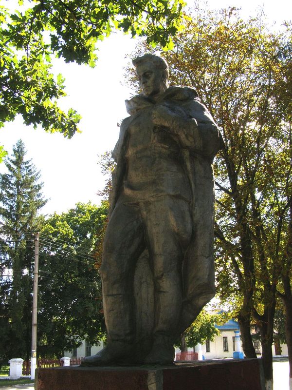Пам’ятник с. Рогинці.jpg