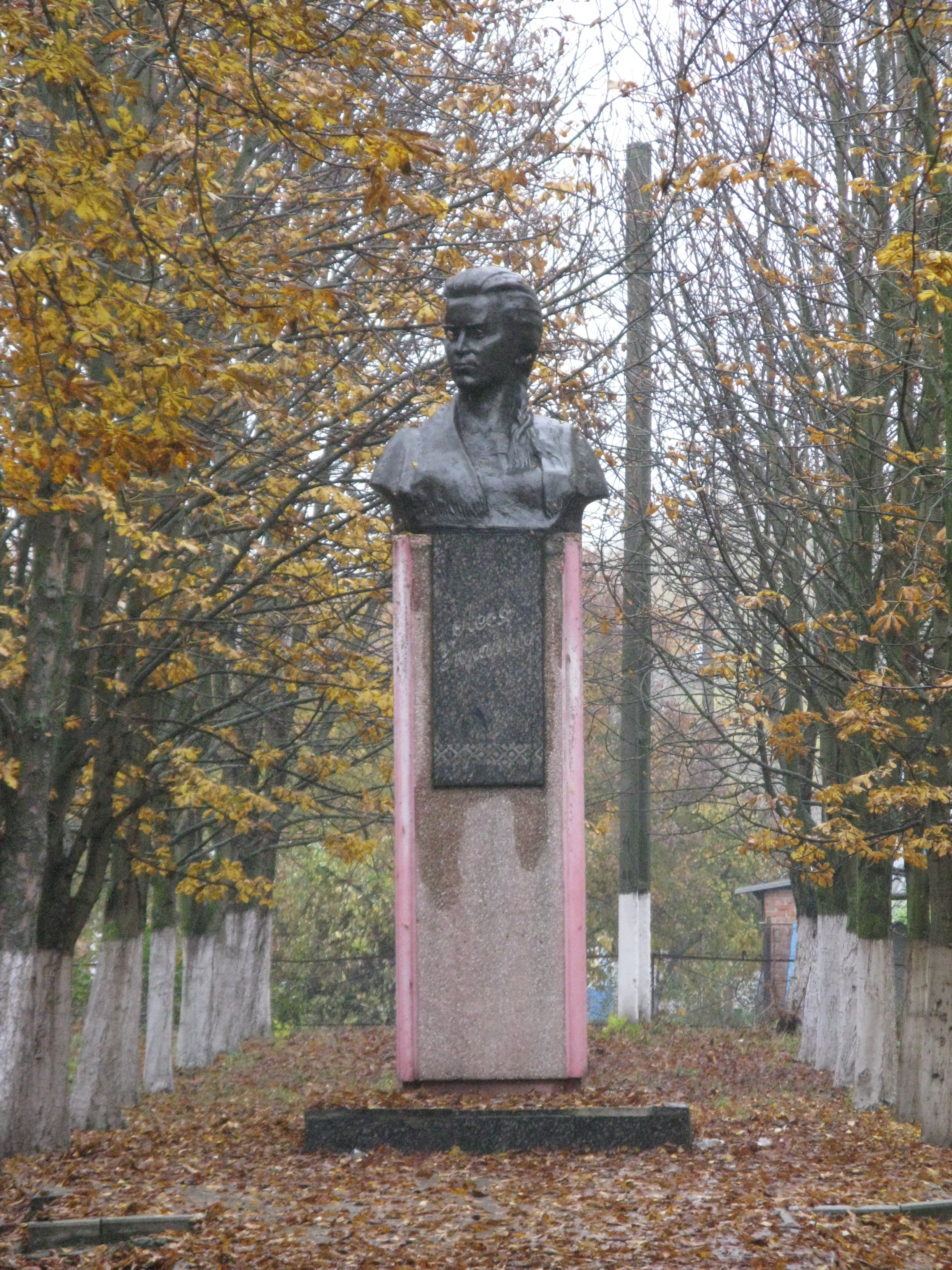 Пам’ятник Лесі Українки.jpg