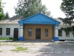 Будівля клубу Рогинці.JPG